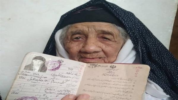 پیرترین زن دنیا در تربت جام واکسن کرونا تزریق کرد